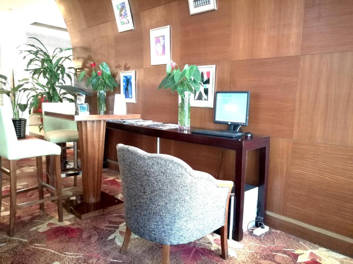 Holiday Inn Downtown เซี่ยงไฮ้ ภายนอก รูปภาพ